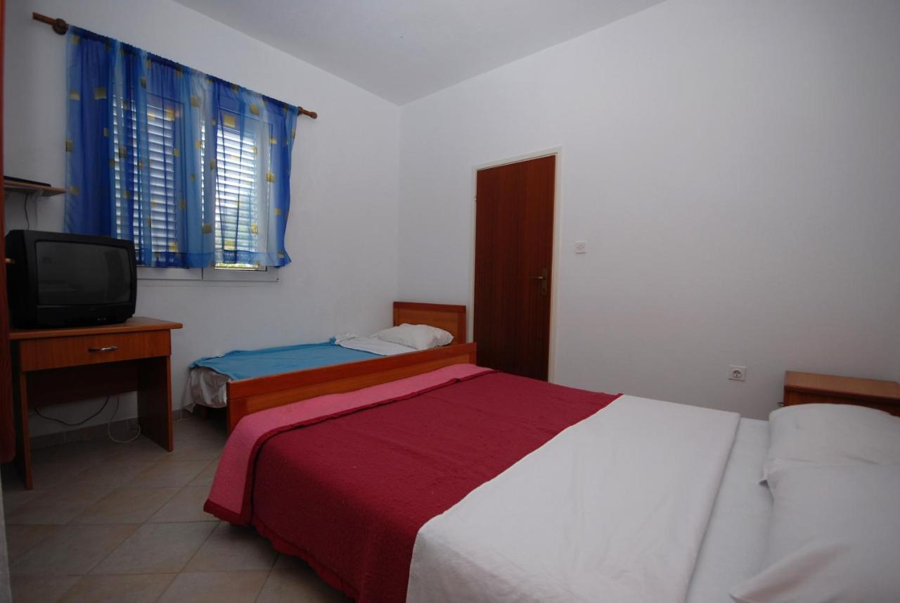 Apartments And Rooms With A Swimming Pool Kali, Ugljan - 14083 Εξωτερικό φωτογραφία