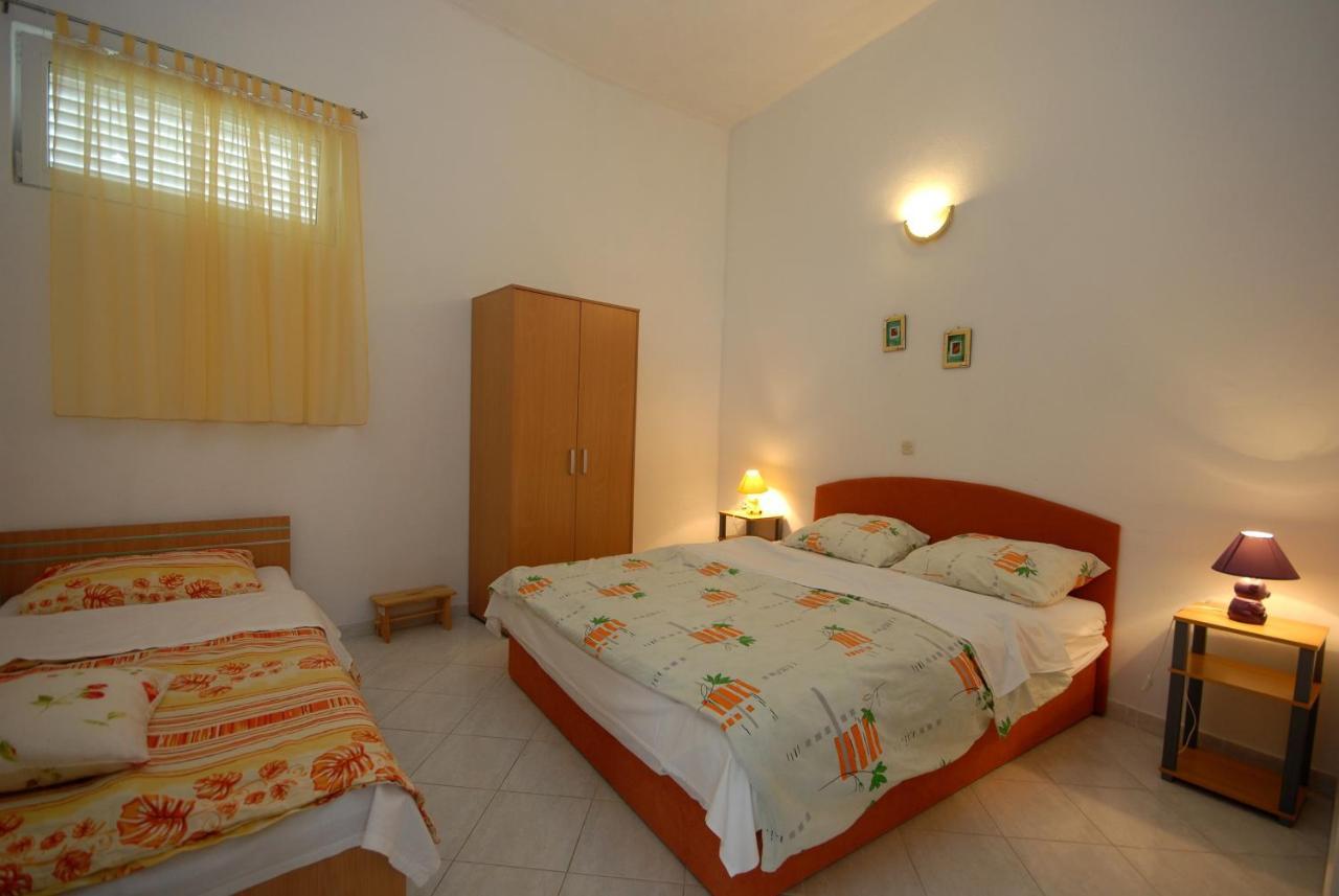 Apartments And Rooms With A Swimming Pool Kali, Ugljan - 14083 Εξωτερικό φωτογραφία